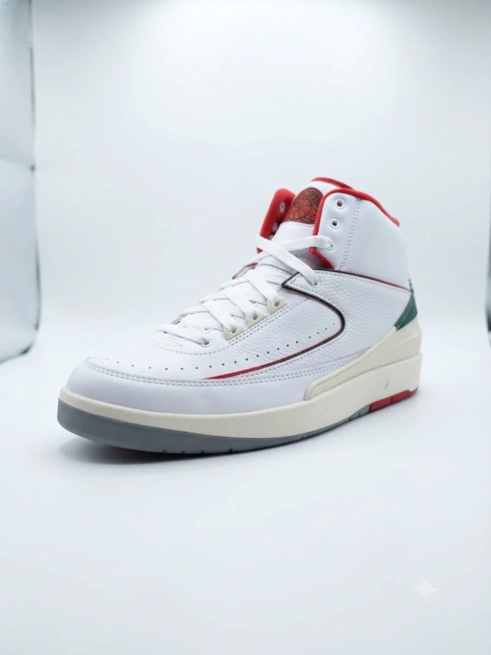 Jordan Retro 2’s High-Top Sneakers Italy/Mexico Colorway Size 11 Men’s